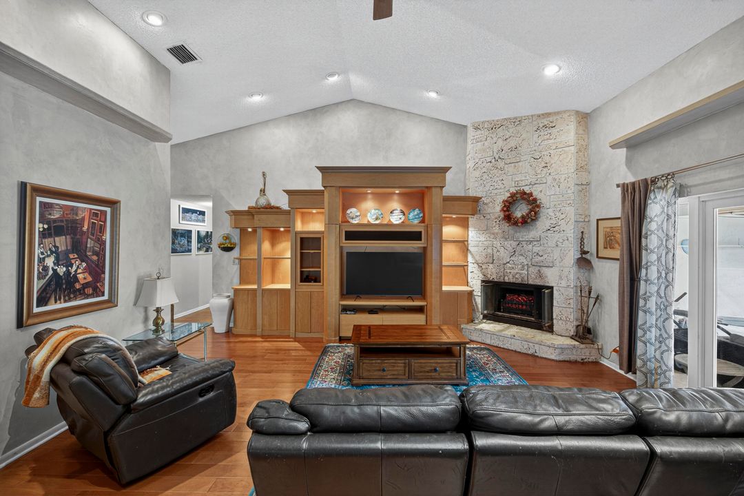 На продажу: $1,299,000 (4 спален, 2 ванн, 2747 Квадратных фут)