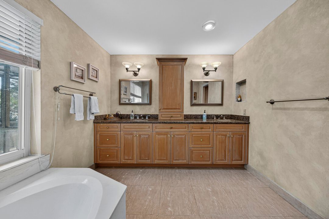 На продажу: $1,299,000 (4 спален, 2 ванн, 2747 Квадратных фут)