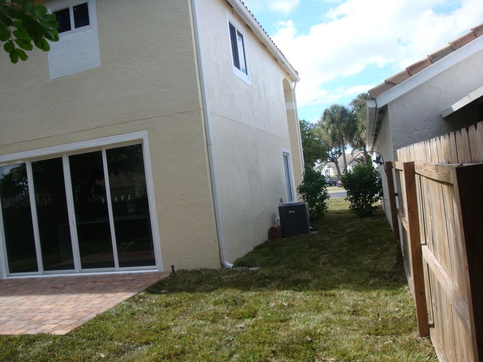 Active With Contract: $549,900 (3 beds, 2 baths, 2131 Square Feet)