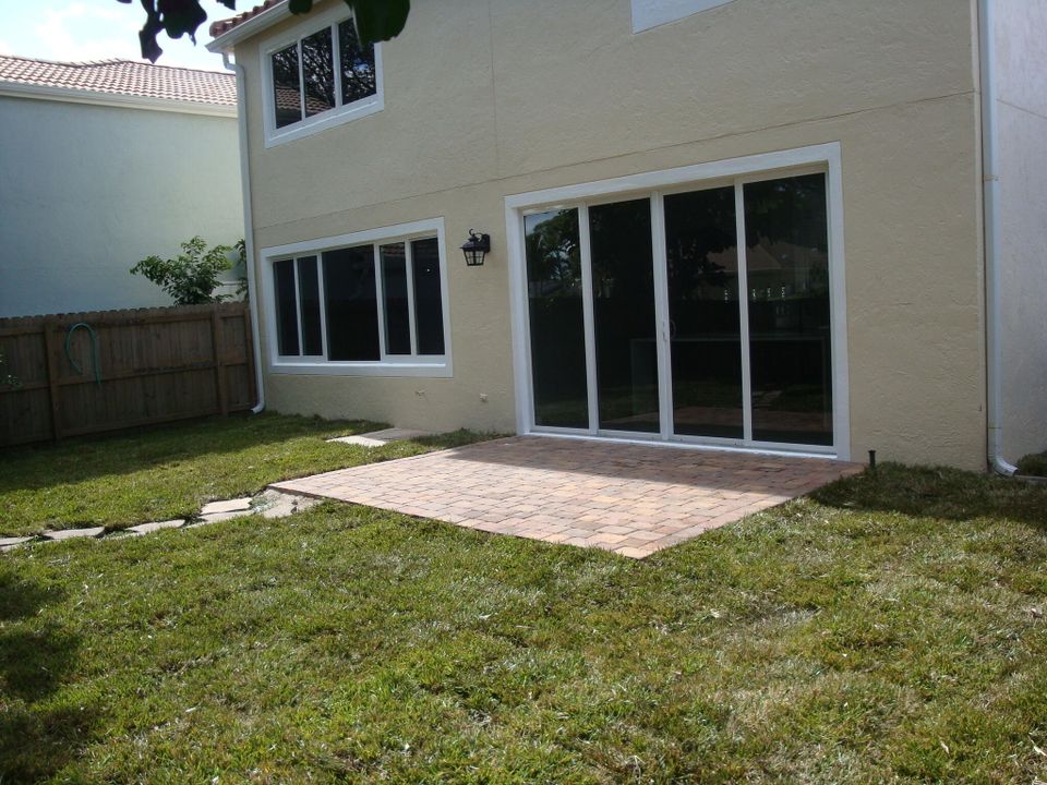 Active With Contract: $549,900 (3 beds, 2 baths, 2131 Square Feet)