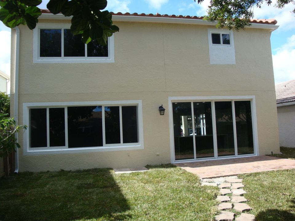 Active With Contract: $549,900 (3 beds, 2 baths, 2131 Square Feet)