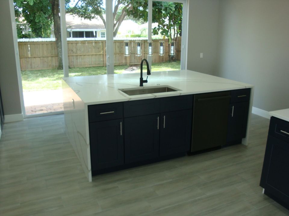 Active With Contract: $549,900 (3 beds, 2 baths, 2131 Square Feet)