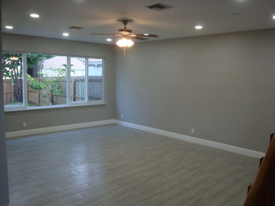 Active With Contract: $549,900 (3 beds, 2 baths, 2131 Square Feet)