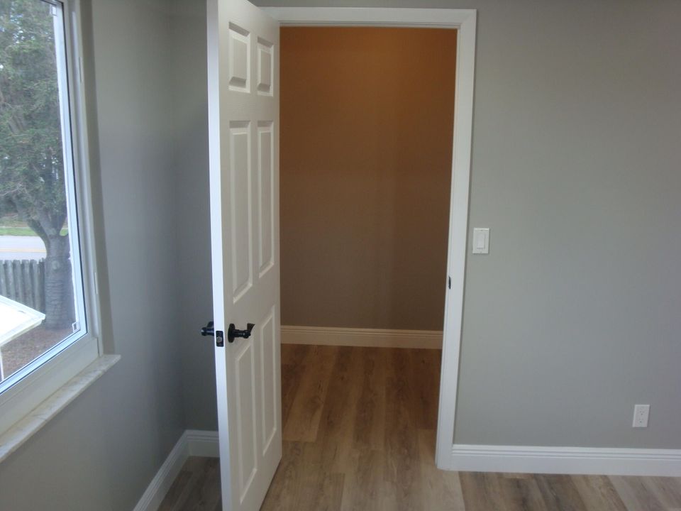 Active With Contract: $549,900 (3 beds, 2 baths, 2131 Square Feet)