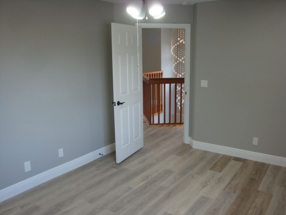 Active With Contract: $549,900 (3 beds, 2 baths, 2131 Square Feet)