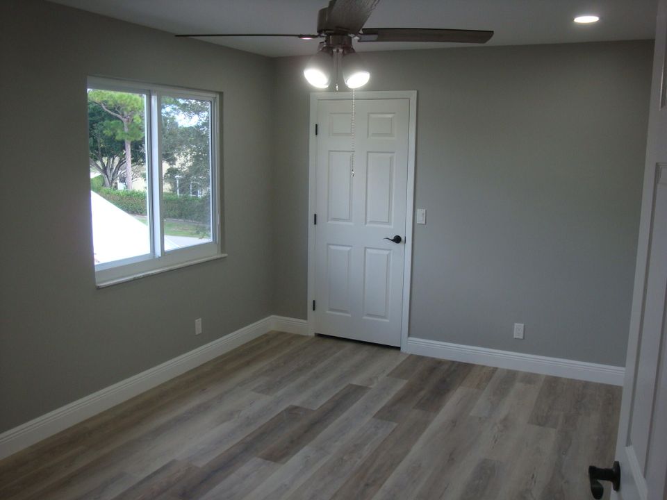 Active With Contract: $549,900 (3 beds, 2 baths, 2131 Square Feet)