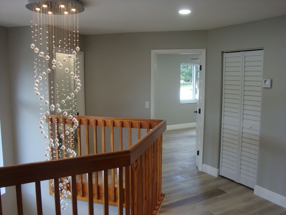 Active With Contract: $549,900 (3 beds, 2 baths, 2131 Square Feet)