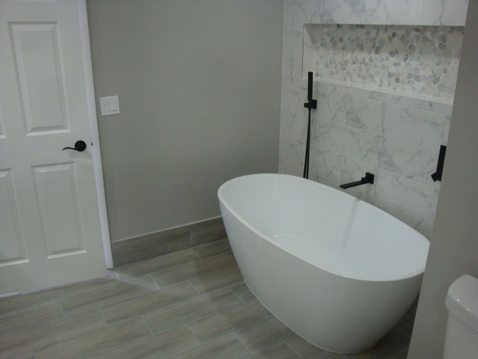 Active With Contract: $549,900 (3 beds, 2 baths, 2131 Square Feet)