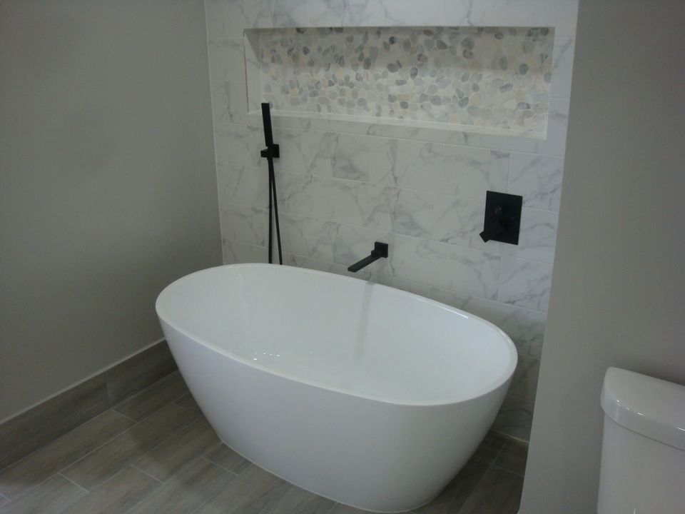 Active With Contract: $549,900 (3 beds, 2 baths, 2131 Square Feet)