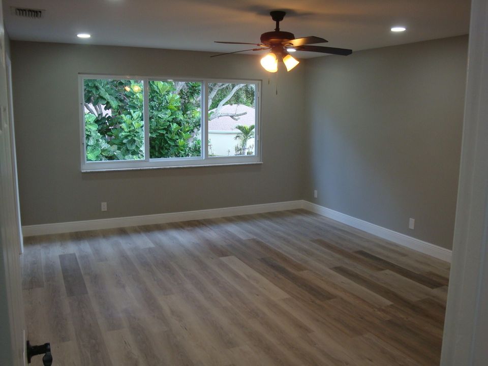 Active With Contract: $549,900 (3 beds, 2 baths, 2131 Square Feet)