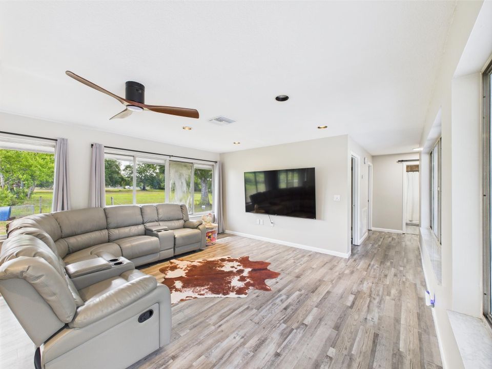 For Sale: $515,000 (3 beds, 2 baths, 1649 Square Feet)