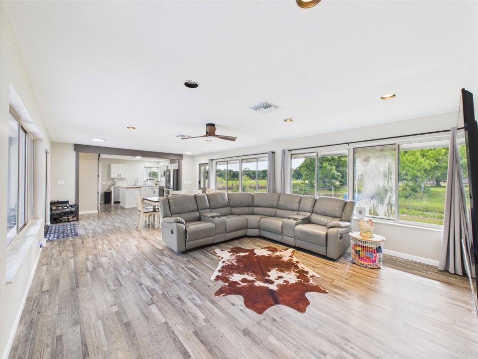 For Sale: $515,000 (3 beds, 2 baths, 1649 Square Feet)