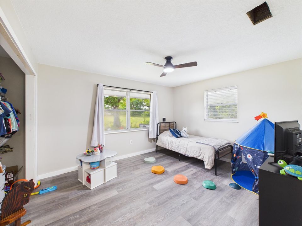 For Sale: $515,000 (3 beds, 2 baths, 1649 Square Feet)