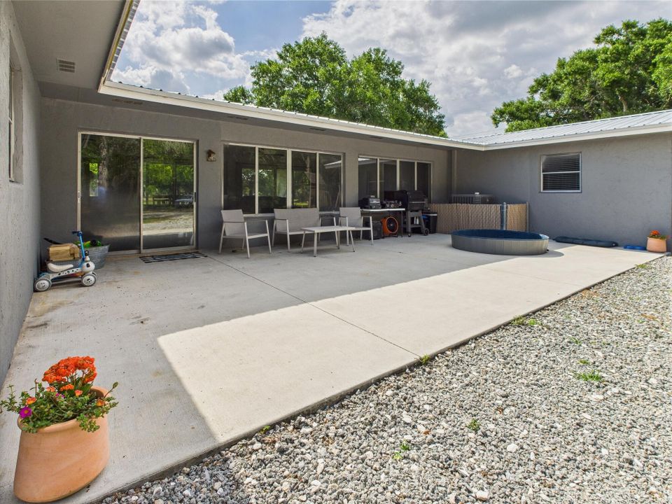 For Sale: $515,000 (3 beds, 2 baths, 1649 Square Feet)