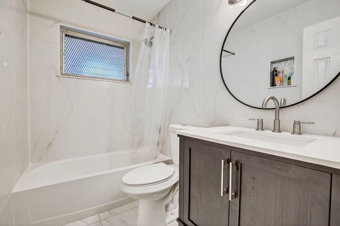 待售: $169,000 (2 贝兹, 1 浴室, 907 平方英尺)