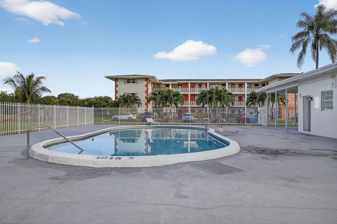 待售: $169,000 (2 贝兹, 1 浴室, 907 平方英尺)