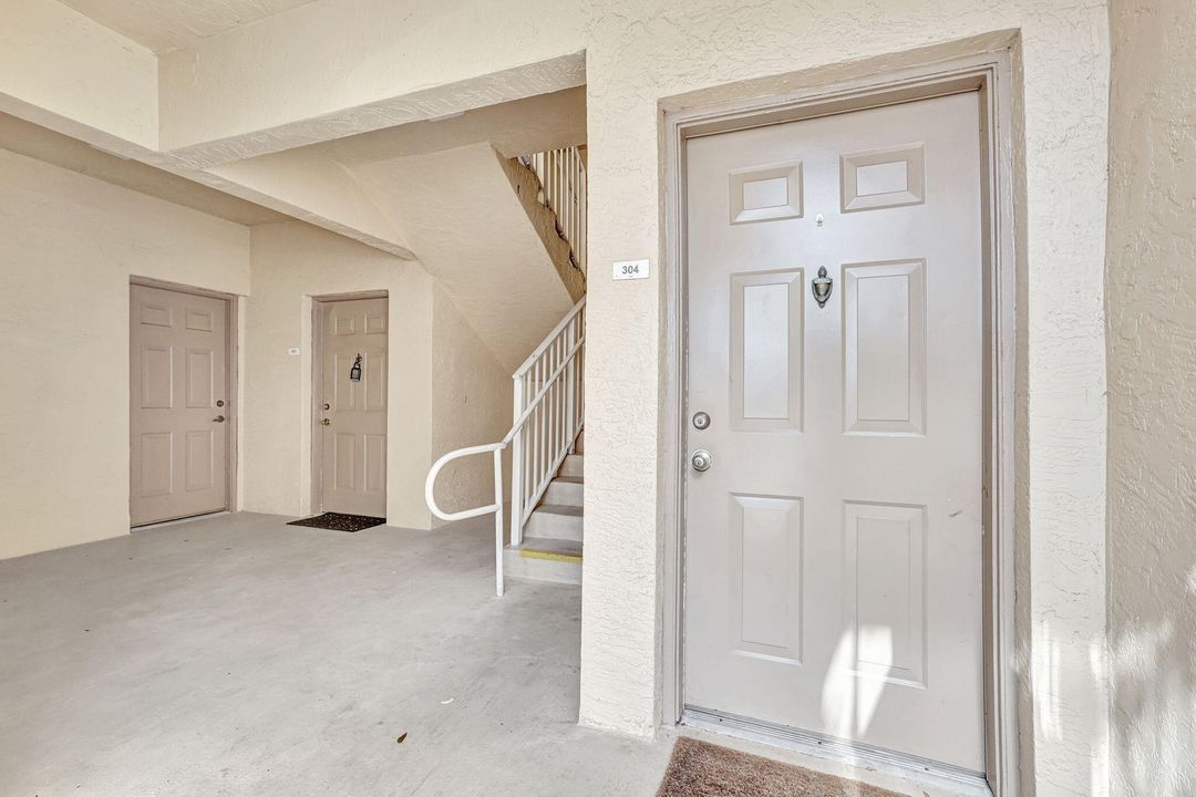 Active With Contract: $3,700 (2 beds, 2 baths, 975 Square Feet)