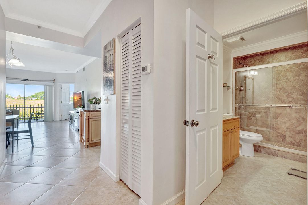 Active With Contract: $3,700 (2 beds, 2 baths, 975 Square Feet)