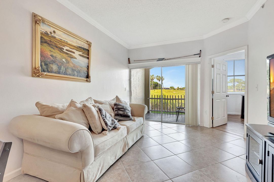 Active With Contract: $3,700 (2 beds, 2 baths, 975 Square Feet)