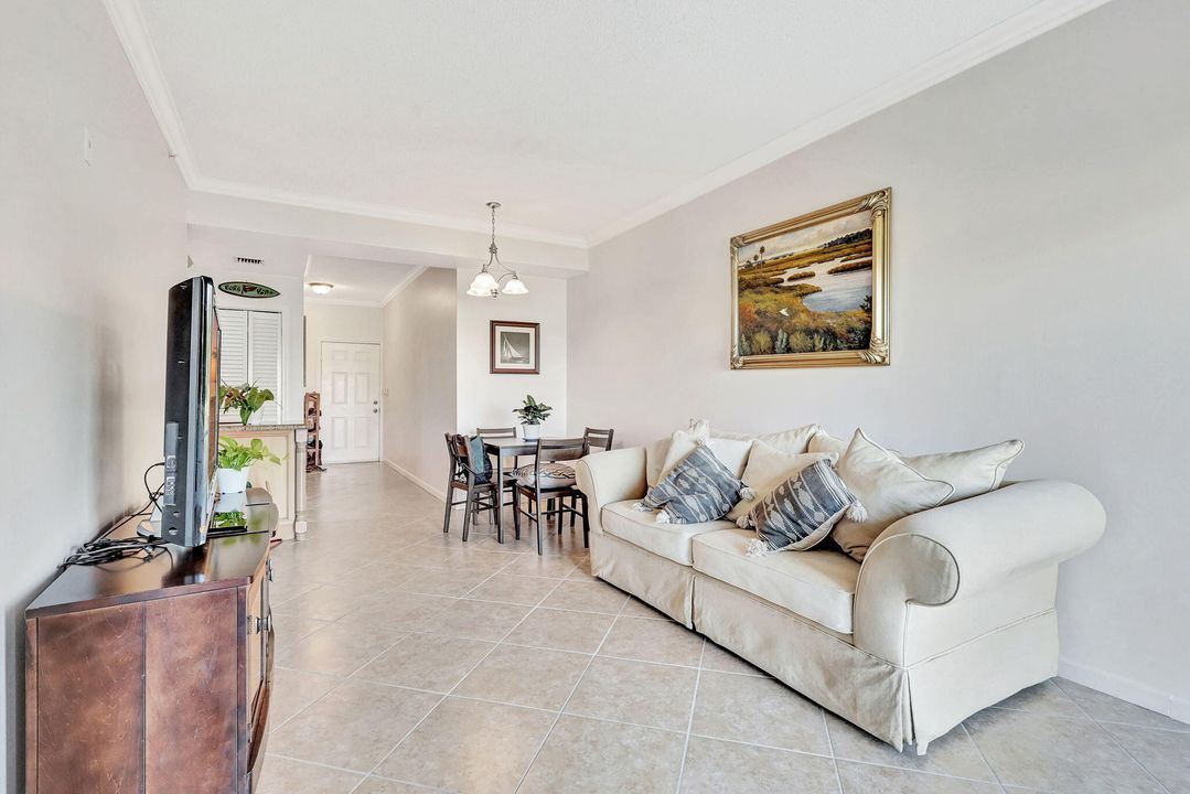 Active With Contract: $3,700 (2 beds, 2 baths, 975 Square Feet)