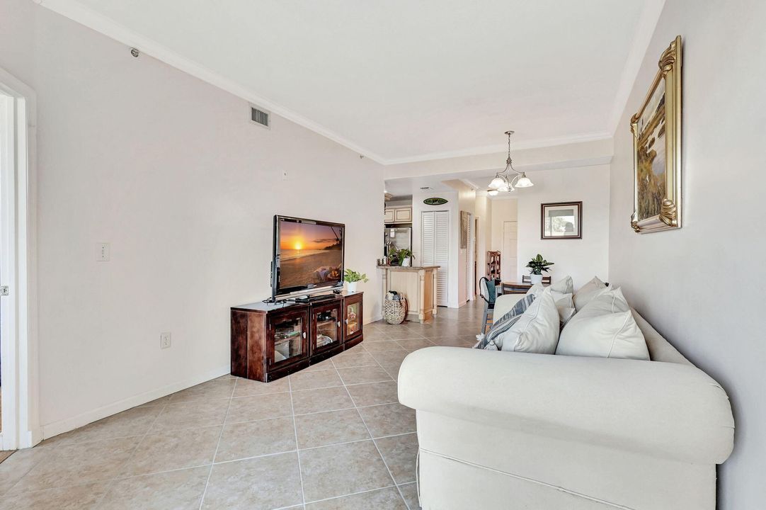 Active With Contract: $3,700 (2 beds, 2 baths, 975 Square Feet)