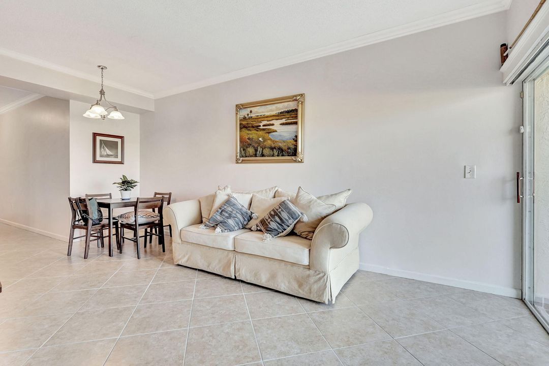 Active With Contract: $3,700 (2 beds, 2 baths, 975 Square Feet)