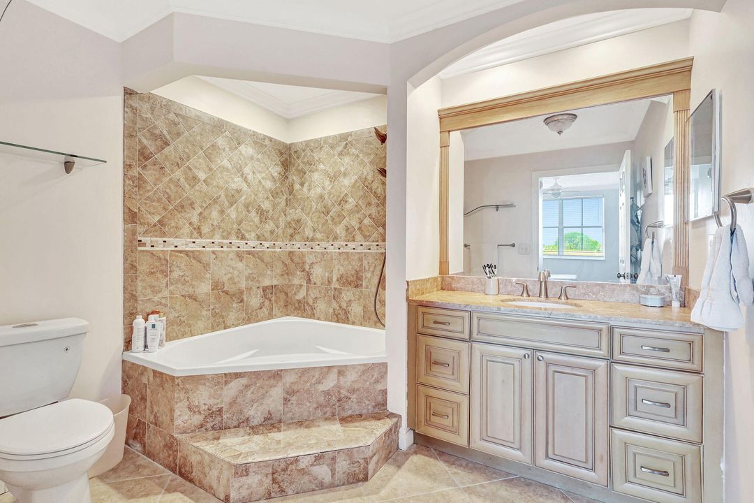 Active With Contract: $3,700 (2 beds, 2 baths, 975 Square Feet)