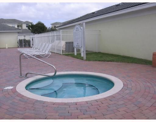 Active With Contract: $3,700 (2 beds, 2 baths, 975 Square Feet)