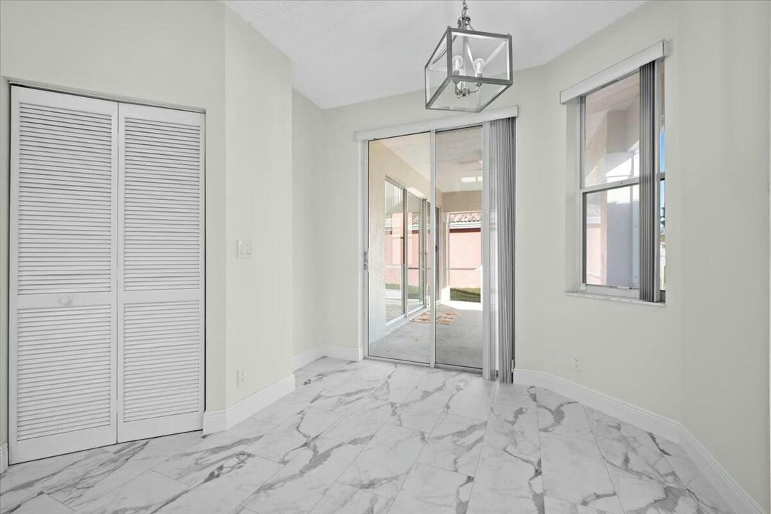 待售: $690,000 (5 贝兹, 3 浴室, 2435 平方英尺)