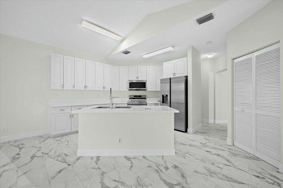 待售: $690,000 (5 贝兹, 3 浴室, 2435 平方英尺)