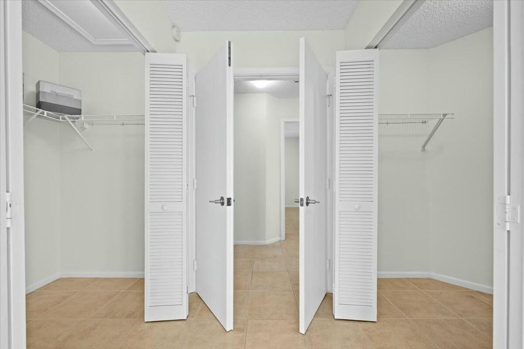 待售: $690,000 (5 贝兹, 3 浴室, 2435 平方英尺)