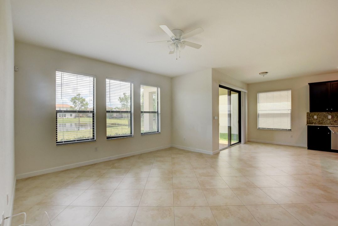 Activo con contrato: $3,350 (4 camas, 3 baños, 2259 Pies cuadrados)