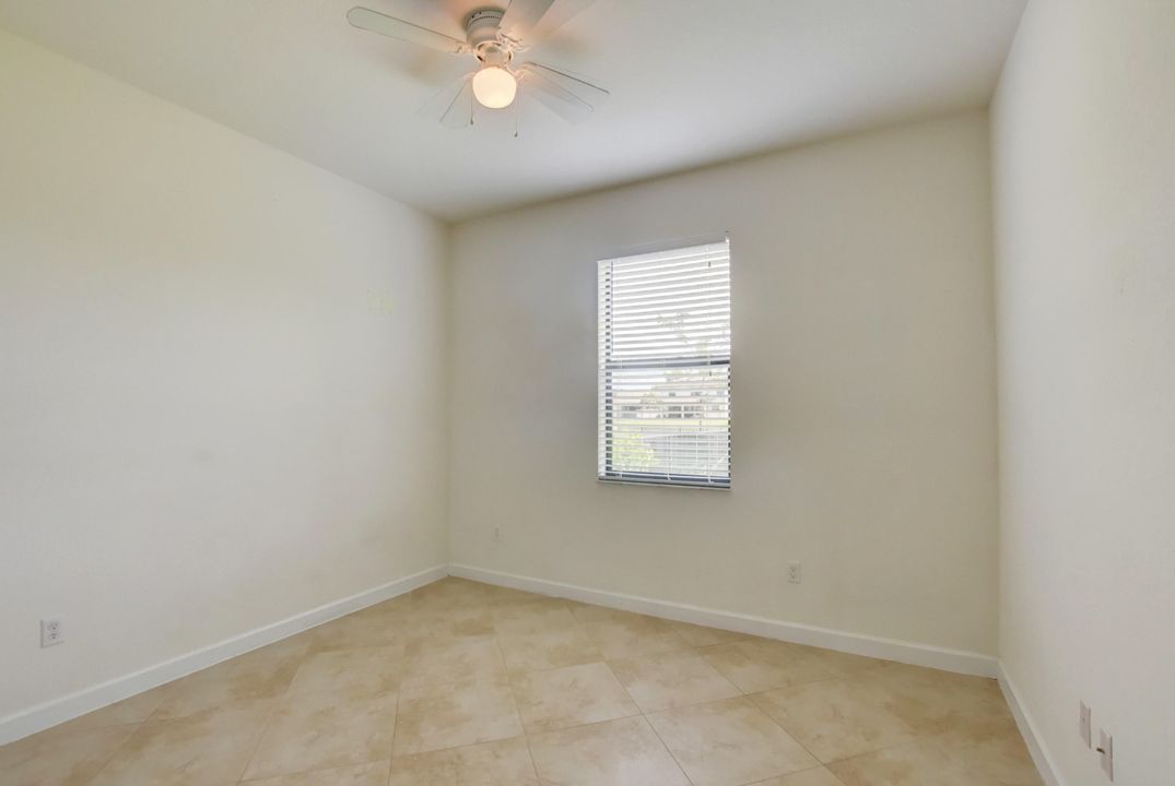 Activo con contrato: $3,350 (4 camas, 3 baños, 2259 Pies cuadrados)