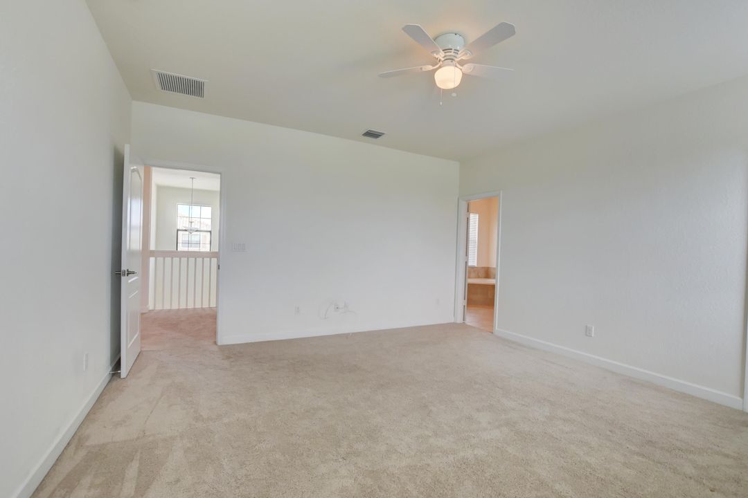 Activo con contrato: $3,350 (4 camas, 3 baños, 2259 Pies cuadrados)