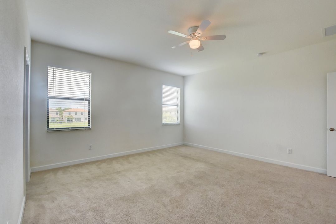 Activo con contrato: $3,350 (4 camas, 3 baños, 2259 Pies cuadrados)