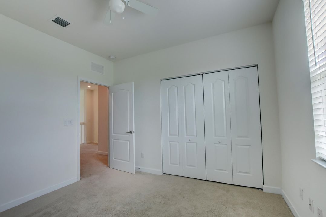 Activo con contrato: $3,350 (4 camas, 3 baños, 2259 Pies cuadrados)