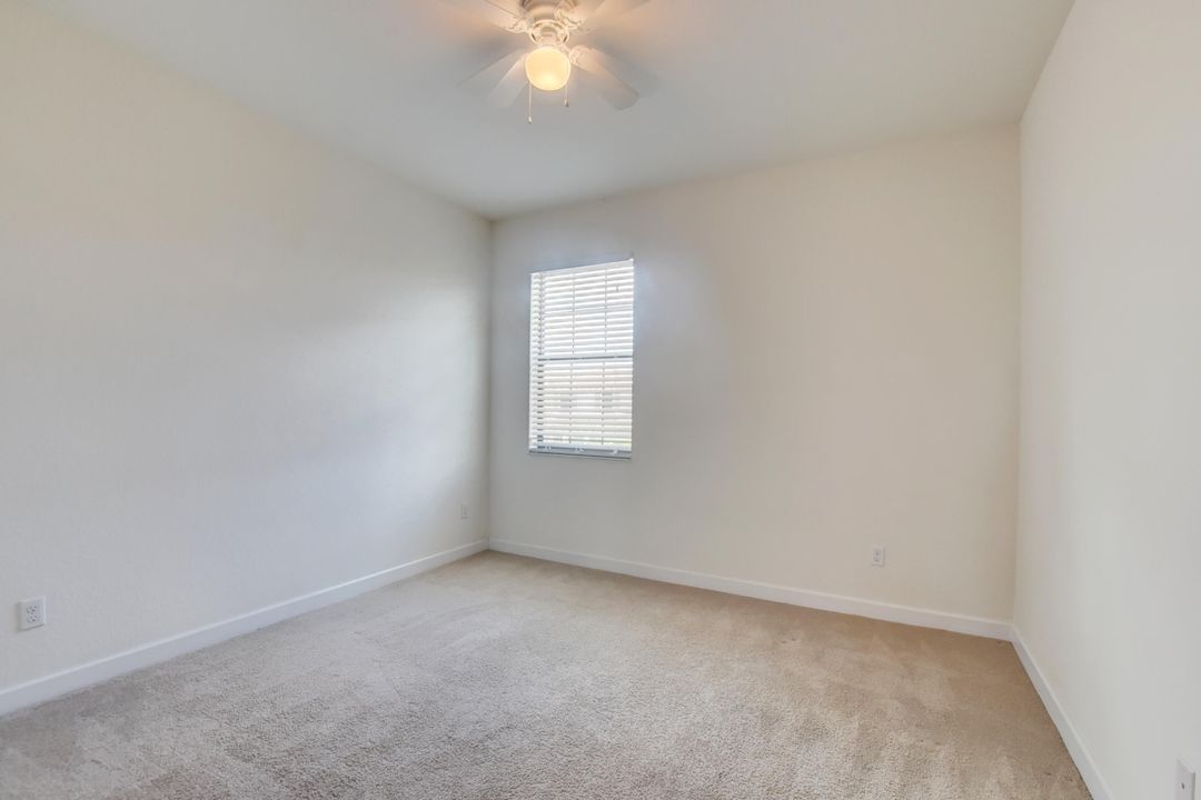 Activo con contrato: $3,350 (4 camas, 3 baños, 2259 Pies cuadrados)