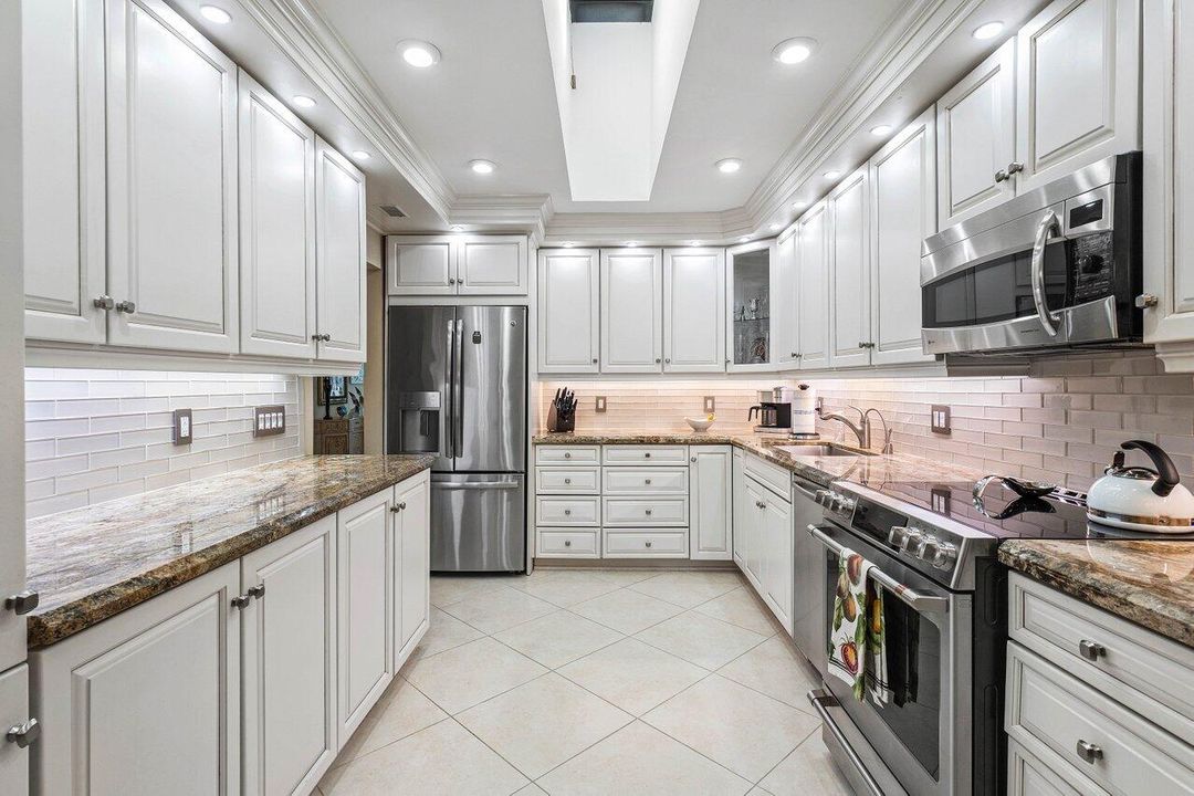 Active With Contract: $424,900 (2 beds, 2 baths, 2465 Square Feet)