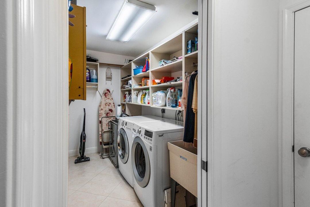 Active With Contract: $424,900 (2 beds, 2 baths, 2465 Square Feet)