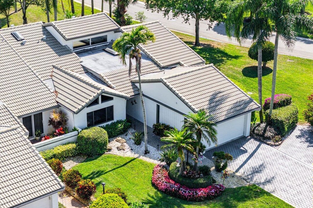 Active With Contract: $424,900 (2 beds, 2 baths, 2465 Square Feet)