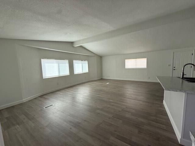 Active With Contract: $295,000 (3 beds, 3 baths, 1559 Square Feet)