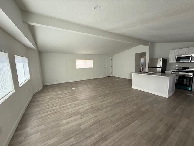 Active With Contract: $295,000 (3 beds, 3 baths, 1559 Square Feet)