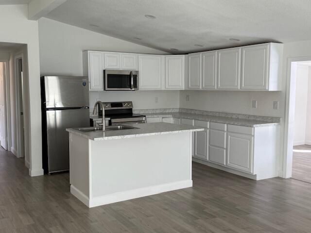 Active With Contract: $295,000 (3 beds, 3 baths, 1559 Square Feet)