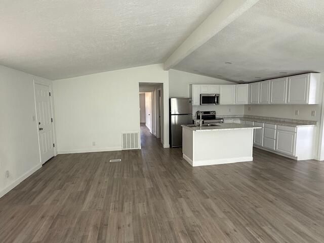 Active With Contract: $295,000 (3 beds, 3 baths, 1559 Square Feet)