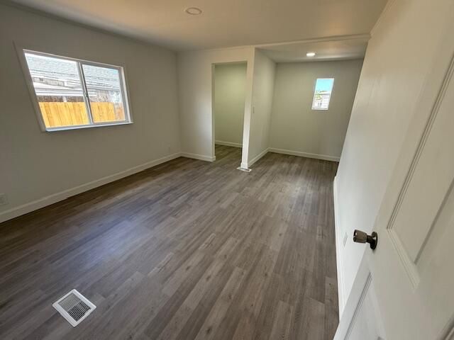 Active With Contract: $295,000 (3 beds, 3 baths, 1559 Square Feet)