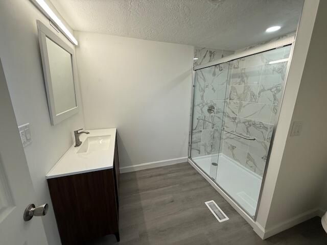 Active With Contract: $295,000 (3 beds, 3 baths, 1559 Square Feet)