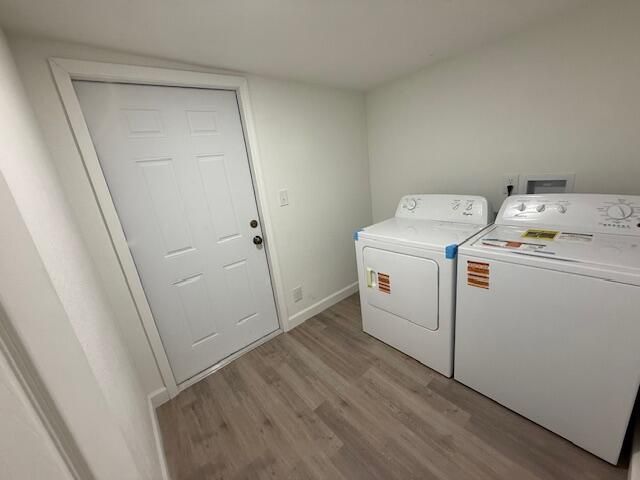 Active With Contract: $295,000 (3 beds, 3 baths, 1559 Square Feet)