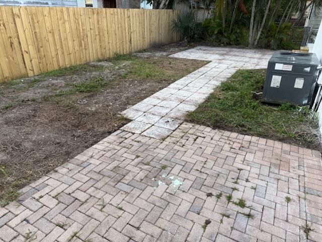 Active With Contract: $295,000 (3 beds, 3 baths, 1559 Square Feet)