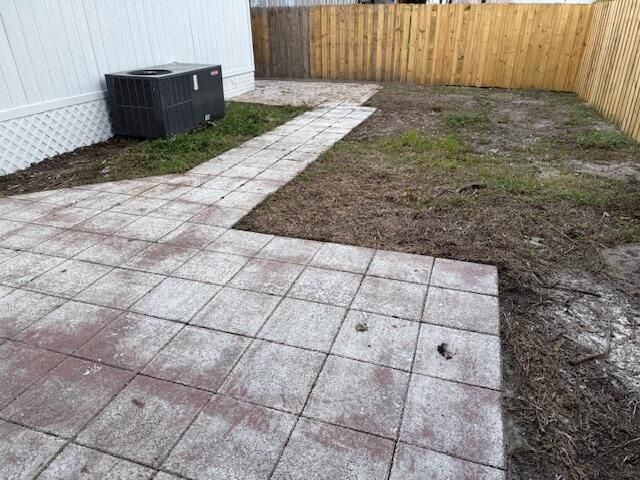 Active With Contract: $295,000 (3 beds, 3 baths, 1559 Square Feet)