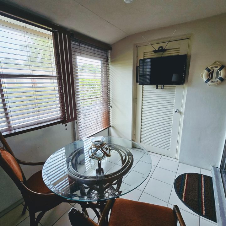 For Rent: $1,400 (1 beds, 1 baths, 661 Square Feet)